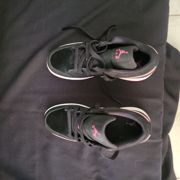 Nike Air Jordan Pink and Black - Picture 3 of 6